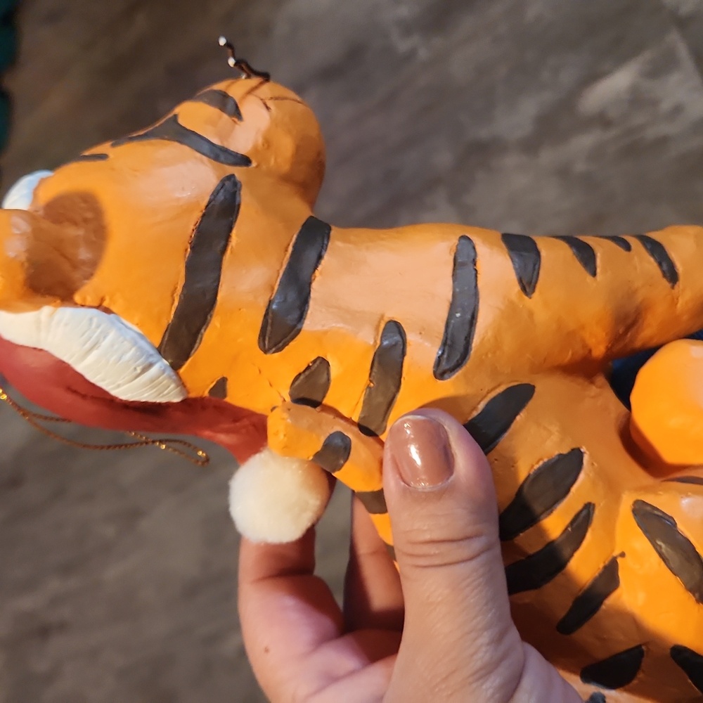 Disney Classic Tigger Christmas Figurine - Picture 4 of 4